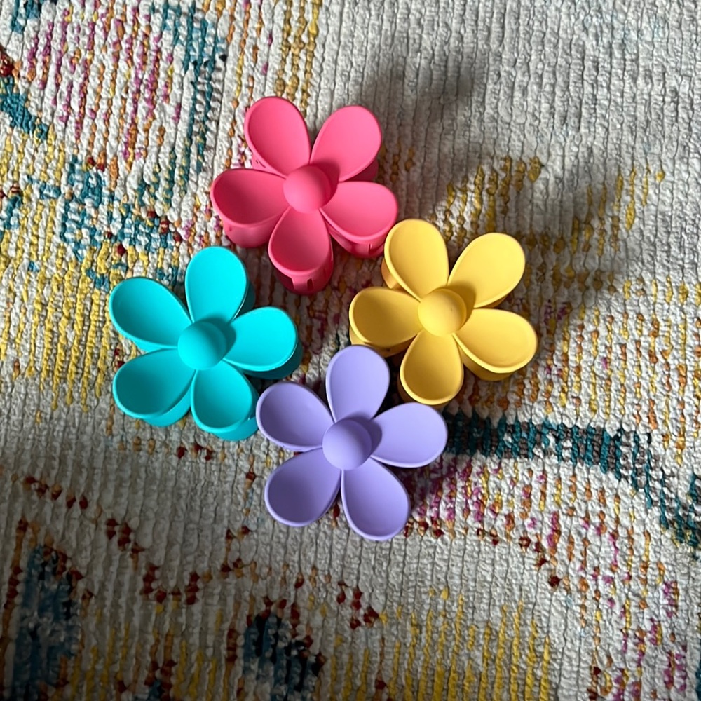 Flower hair claws